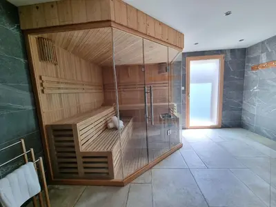 Salle de bains dans l'établissement Chalet Terres Neuves, confort et vue sur le lac