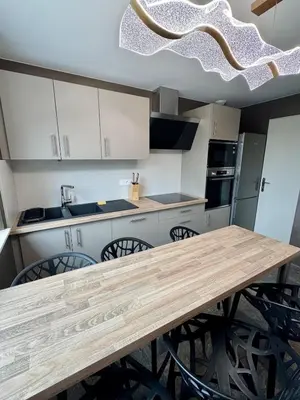 Cuisine ou kitchenette dans l'établissement Gîte le Faune et Flor', au coeur de la nature