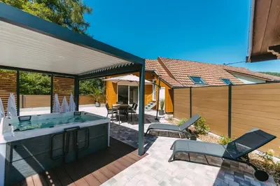 Terrasse ou espace extérieur de l'établissement Gîte LEHA avec jacuzzi à RimbachZell pour 5 personnes
