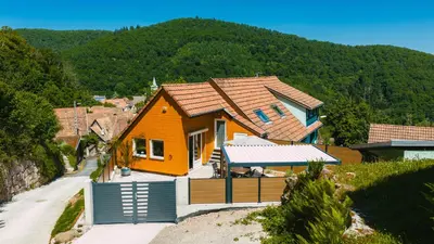 Vue générale sur la montagne ou vue sur la montagne depuis la maison de vacances