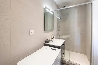 Salle de bains dans l'établissement MonSéjourCosy - L'Urban - Cosy - Netflix