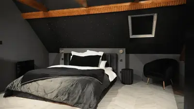 Un ou plusieurs lits dans un hébergement de l'établissement Studio Balneo, Ciel étoilé, Escapade Cosy