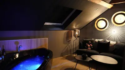 Coin salon dans l'établissement Studio Balneo, Ciel étoilé, Escapade Cosy