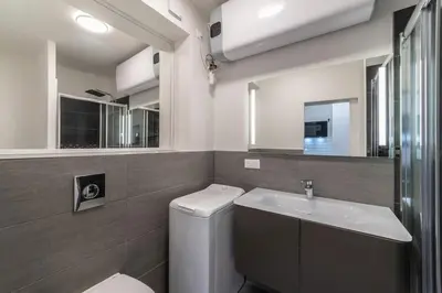 Salle de bains dans l'établissement Le Sweet Plaisancier - Parking and Wi-Fi Gratuits-
