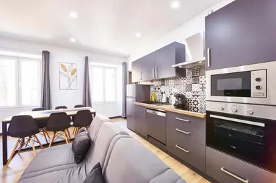 Cuisine ou kitchenette dans l'établissement TH 101 Appartement F3 spacieux 1 à 5 pers 1er étage