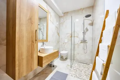 Salle de bains dans l'établissement TH 101 Appartement F3 spacieux 1 à 5 pers 1er étage