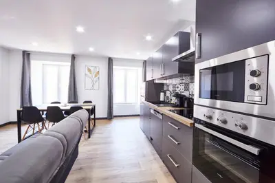 Cuisine ou kitchenette dans l'établissement TH 201 Appartement F3 spacieux 1 à 5 personnes au 2ème étage