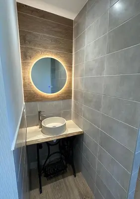 Salle de bains dans l'établissement COLMARandCo au coeur des vignes