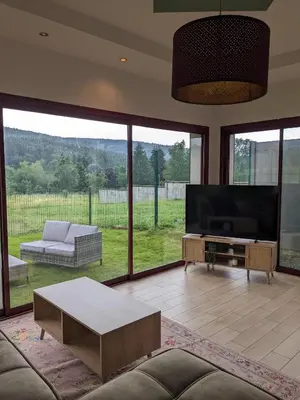 Télévision ou salle de divertissement dans l'établissement Aux Fleurs des Champs - Appartement avec Terrasse, Parking et Piscine