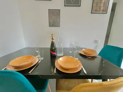 Plan de l'établissement Romance sur les Remparts - Route des Vins