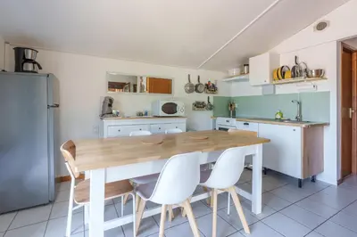 Cuisine ou kitchenette dans l'établissement Chalet des cimes - Avec jardin