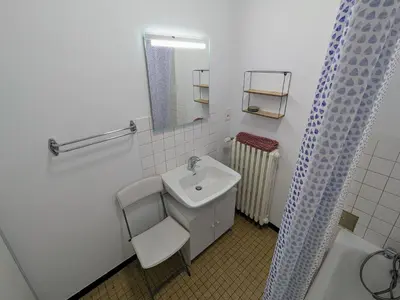 Salle de bains dans l'établissement Appartement rénové au pied des Mille Étangs, 3 chambres - FR-1-583-410