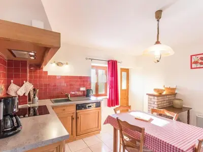 Cuisine ou kitchenette dans l'établissement Gîte de charme dans les Vosges Saônoises - FR-1-583-412