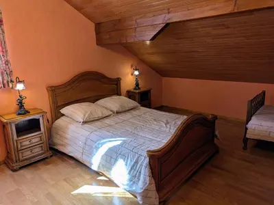 Un ou plusieurs lits dans un hébergement de l'établissement Gîte chaleureux dans les Vosges avec cheminée - FR-1-583-437