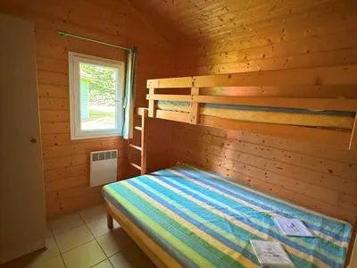 Un ou plusieurs lits dans un hébergement de l'établissement Chalet Édelweiss 35 en lisière de forêt, calme et nature - FR-1-583-444