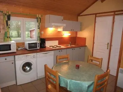 Cuisine ou kitchenette dans l'établissement Chalet Édelweiss 35 en lisière de forêt, calme et nature - FR-1-583-444