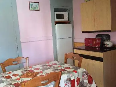 Cuisine ou kitchenette dans l'établissement Charmante maison indépendante au cœur des Vosges Saônoises - FR-1-583-483
