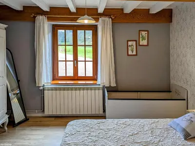 Un ou plusieurs lits dans un hébergement de l'établissement Gîte de charme à Saint-Bresson, proche activités nature - FR-1-583-476