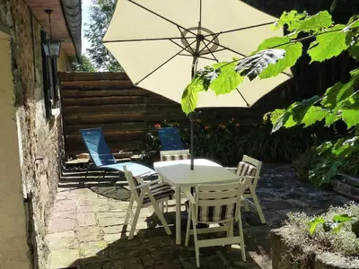 Jardin de l'établissement Gîte paisible dans une ancienne ferme avec WIFI et parking à Saint-Bresson - FR-1-583-440