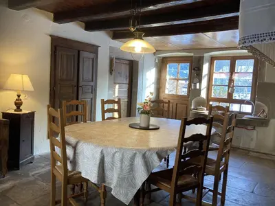 Plan de l'établissement Charme Authentique au Moulin de Saphoz avec Grand Jardin - FR-1-583-499