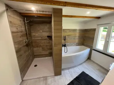 Salle de bains dans l'établissement Le Moulin