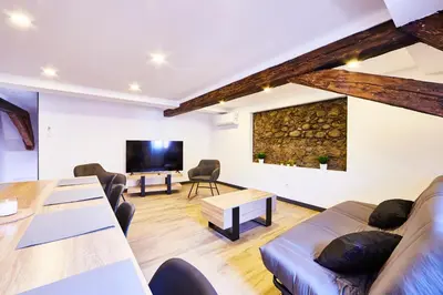Télévision ou salle de divertissement dans l'établissement TH 202 Charmant duplex F4 au 2ème étage - 7 personnes