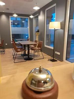 Coin salon dans l'établissement Hôtel du Cheval Blanc Brunstatt