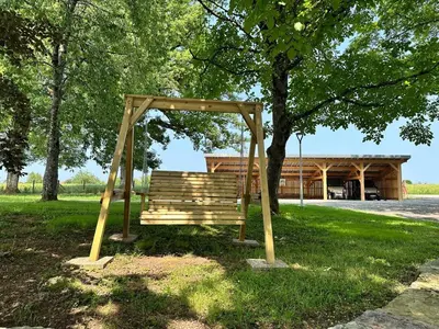Jardin de l'établissement Le Gland - Cabane isolée au bord de l'eau & pêche