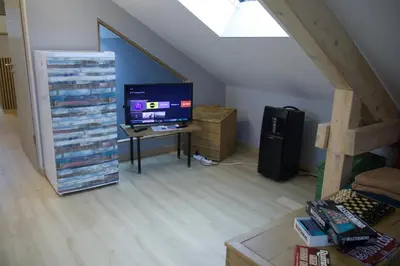Télévision ou salle de divertissement dans l'établissement Azalée cocooning appartement