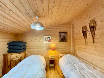 Un ou plusieurs lits dans un hébergement de l'établissement Chalet des Sapins, paisible avec terrasse & jardin