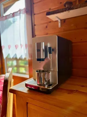 Plateau bouilloire dans l'établissement Chalet des Sapins, paisible avec terrasse & jardin