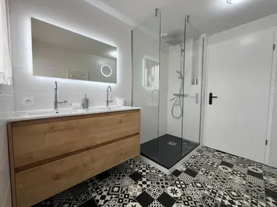 Salle de bains dans l'établissement La Cour de Mamama Appartement 4