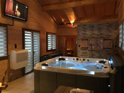 Télévision ou salle de divertissement dans l'établissement Chalet de la Roche Gauthier