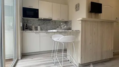 Cuisine ou kitchenette dans l'établissement Au Petit Bonheur - Studio - Centre ville