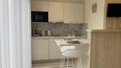 Cuisine ou kitchenette dans l'établissement Au Petit Bonheur - Studio - Centre ville