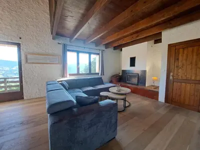 Télévision ou salle de divertissement dans l'établissement Chalet Le Belvédère, vue exceptionnelle dans les Hautes Vosges