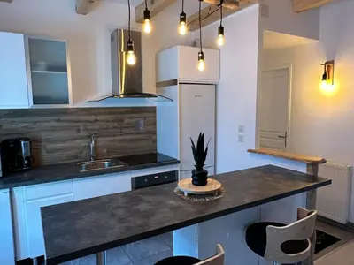 Cuisine ou kitchenette dans l'établissement Gîte charmant pour 4-6 pers., terrasse et barbecue à Chagey - FR-1-583-506