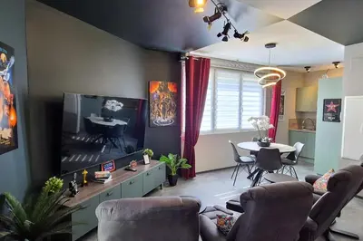 Télévision ou salle de divertissement dans l'établissement Studio 68 Proche Basel Home Cinéma & Confort