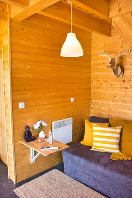 Coin salon dans l'établissement Chez Seb et Lilou - Chalet Tiny House - piscine partagée - parking - proche Mulhouse