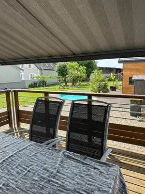 Balcon ou terrasse dans l'établissement Chez Seb et Lilou - Villa - piscine partagée - parking - proche Mulhouse