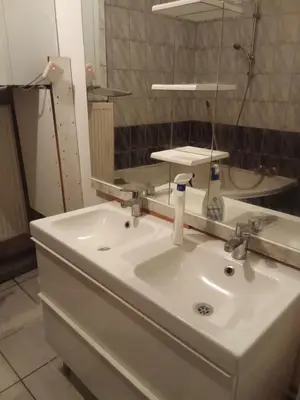 Salle de bains dans l'établissement Room chambre Zimmer in einer Wohnung