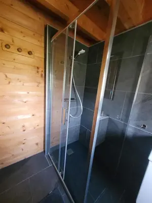 Salle de bains dans l'établissement Chalet Chez Marius