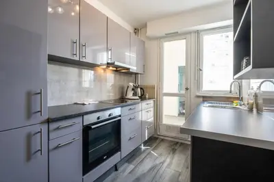 Cuisine ou kitchenette dans l'établissement Studio Élégant sur Boulevard Mulhouse Centre