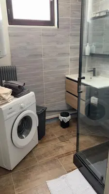 Salle de bains dans l'établissement Bel appartement au calme dans copropriété t 3 hauteur Montbéliard