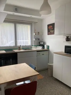 Cuisine ou kitchenette dans l'établissement Maison Martin de ville de style 6 pers calme terrasse