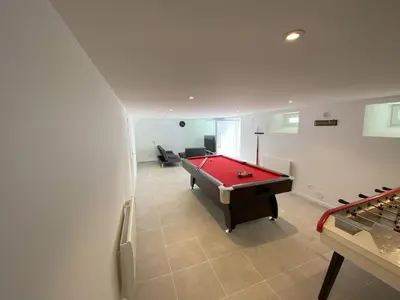 Billard dans l'établissement 2 logements Neuf Cosy avec Espaces Communs Premium Espace détente 23-24