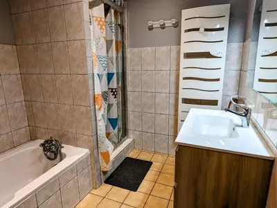 Salle de bains dans l'établissement Grande maison au cœur des Vosges, escapades et nature - FR-1-583-466