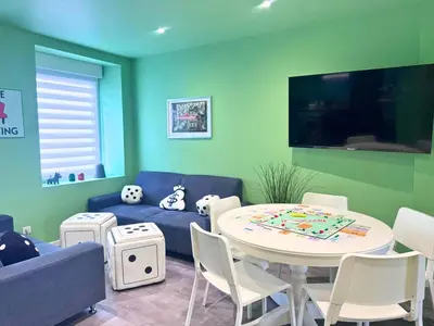 Télévision ou salle de divertissement dans l'établissement Le Moonhomepoly, proche centre ville et gare