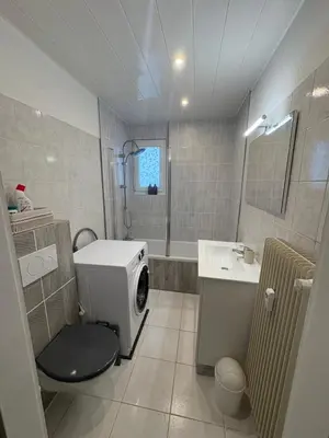 Salle de bains dans l'établissement Le Cerf