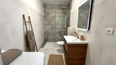 Salle de bains dans l'établissement Gîte Le 25